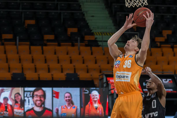 给年轻球员 给年轻球员